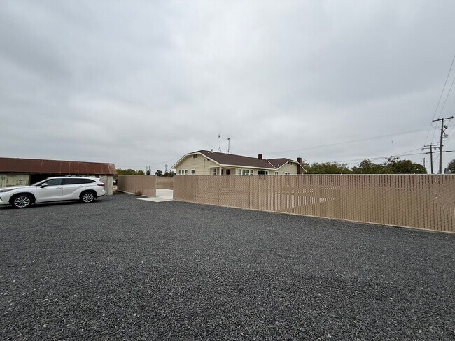 Building Photo - Newly remodeled country home!
