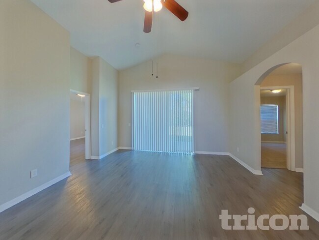 Building Photo - 31153 Whinsenton Dr