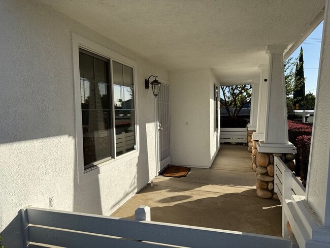 Foto del edificio - Large two story in Rose Hollow neighborhoo...