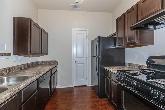 Foto del edificio - 2800 Rodeo Dr