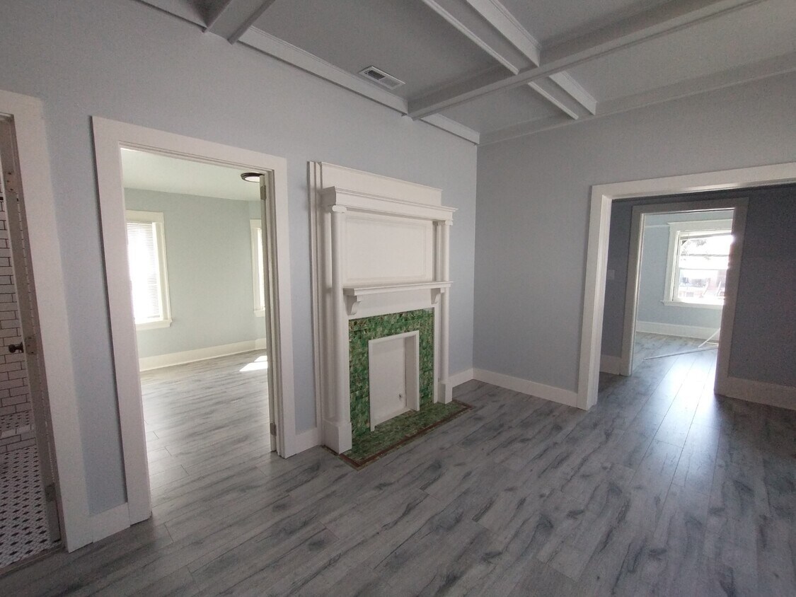 Primary Photo - 3216 West St