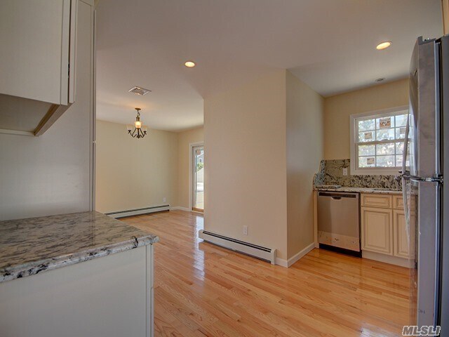 Foto del edificio - 2459 Walters Ct