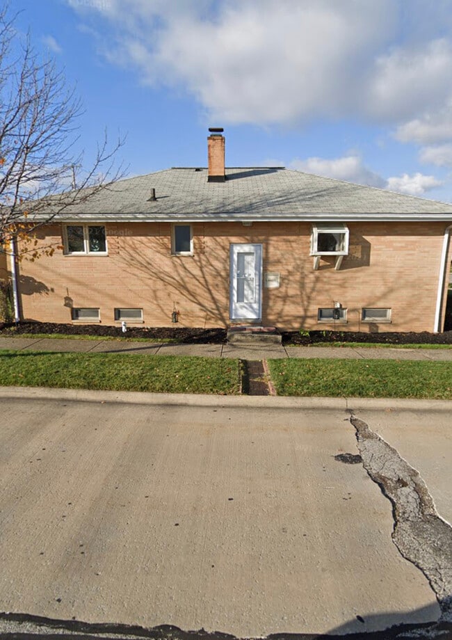 Building Photo - 3303 Wellington Ave