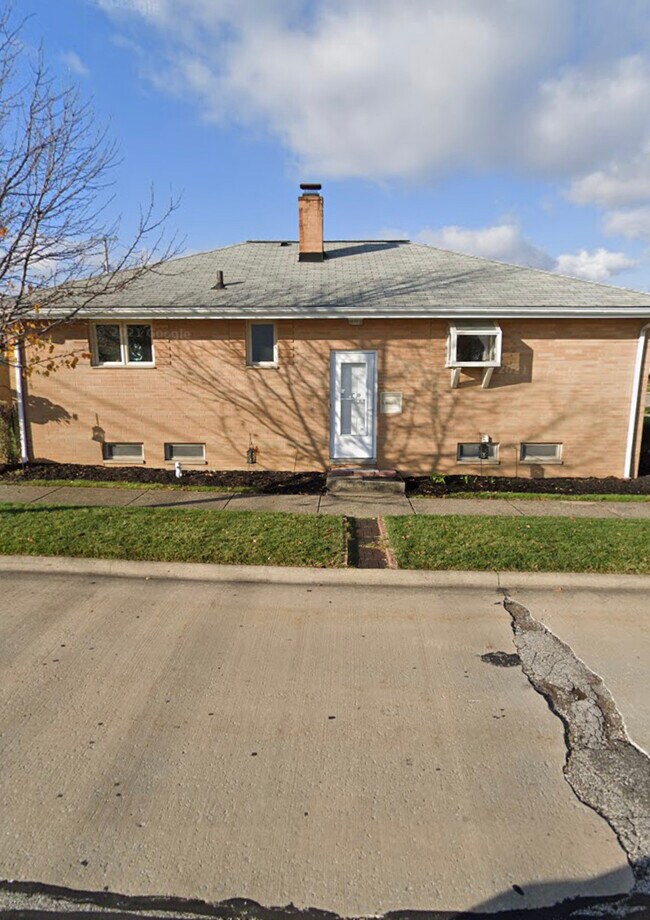 Foto del edificio - 3303 Wellington Ave