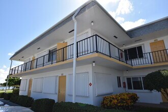 Building Photo - 3240 Lake Osborne Dr