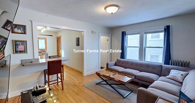 Building Photo - 18 Bond St