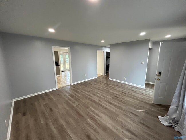 Foto del edificio - 6202 Valley Park Dr NW