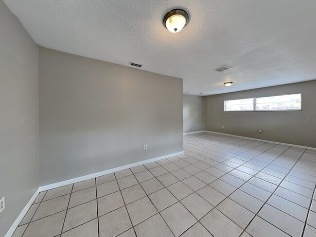 Foto del edificio - 6410 Gamble Dr