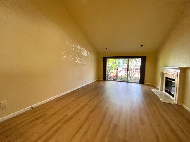 Foto del edificio - Welcome to a charming 2bd/2ba