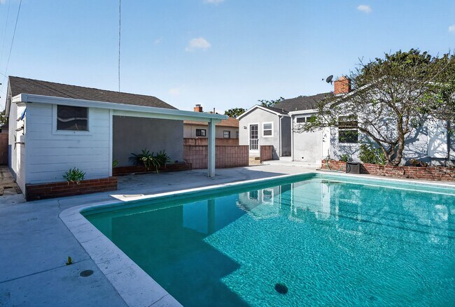 Foto del edificio - 7742 Dunbarton Ave