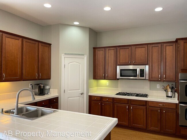 Foto del edificio - 4 br, 2 bath House - 1703 Montrose Lane