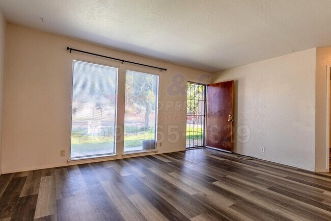 Foto del edificio - 302 Lovell Way