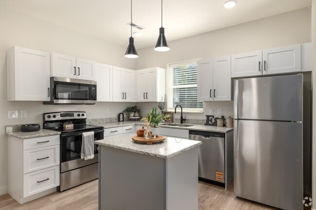 Studio - 595SF - Kitchen - 1729 Midtown
