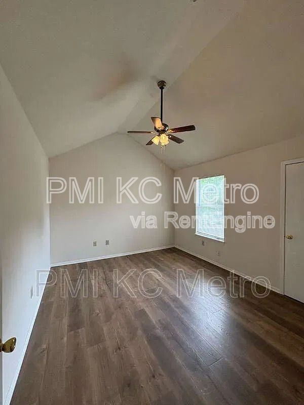 Foto del edificio - 524 NE Churchill St