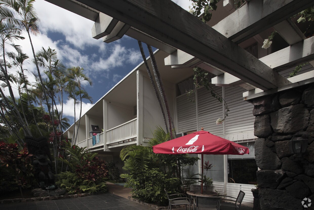 Primary Photo - Beachwalk Student Suites