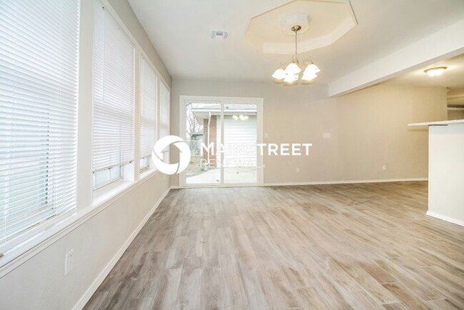 Foto del edificio - 3 Bedroom Pet-Friendly Home in Moore, OK with Main Street Renewal