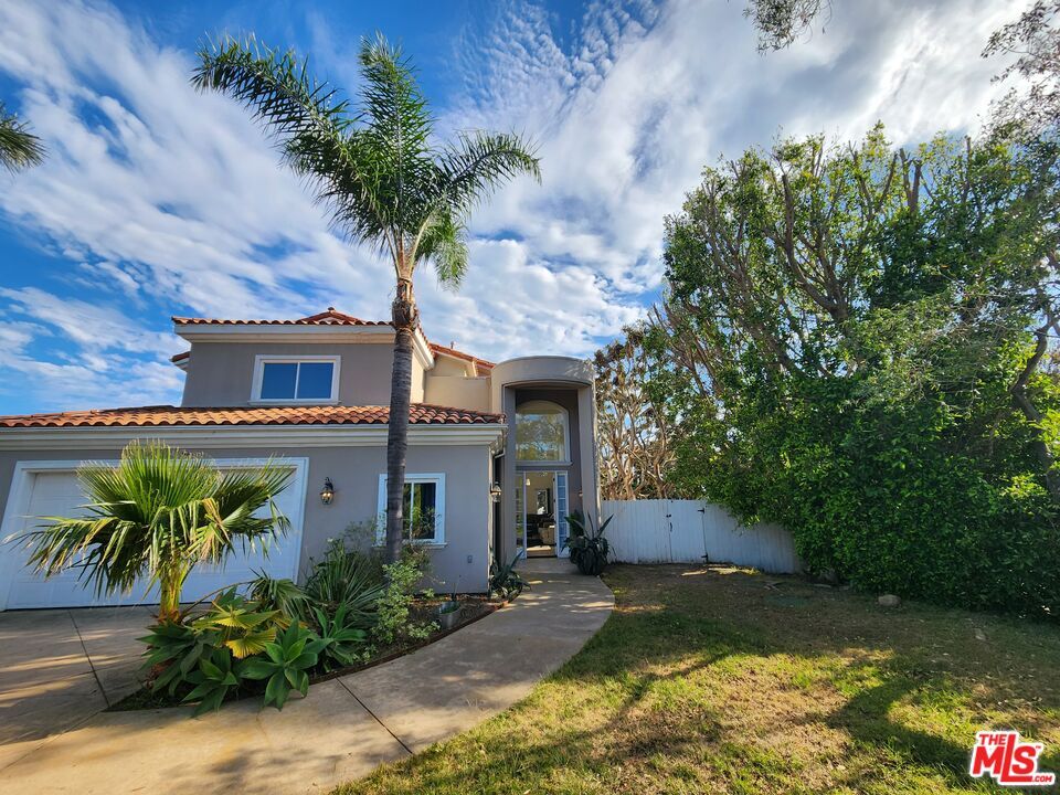 Foto principal - 28908 W Beach Ln