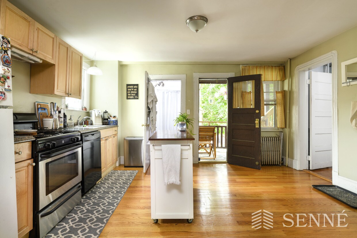 Primary Photo - 74 6th St