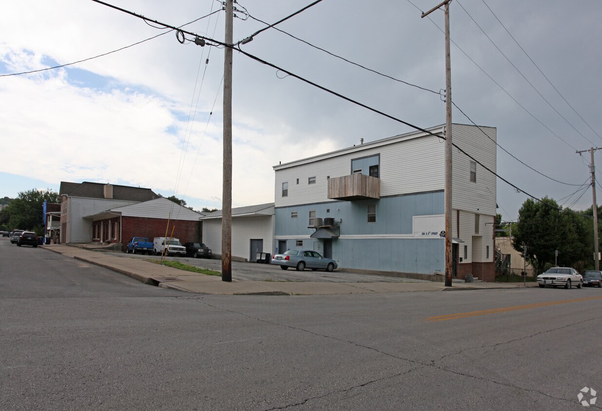 1021 E 5th St, Kansas City, MO 64106 Apartments in Kansas City, MO