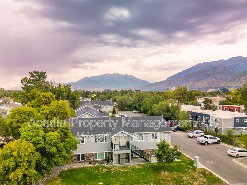 Foto principal - 656 W Meadow Dr
