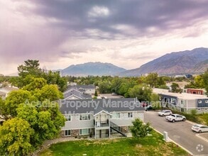 Building Photo - 656 W Meadow Dr