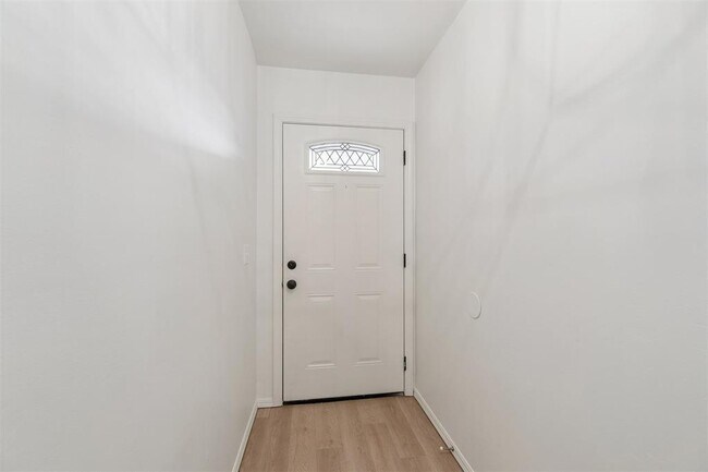 Foto del edificio - 1033 Mabel C Fry Blvd