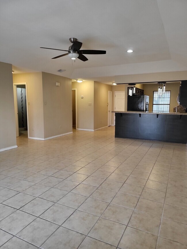 Foto del edificio - 2401 S Jackson Rd