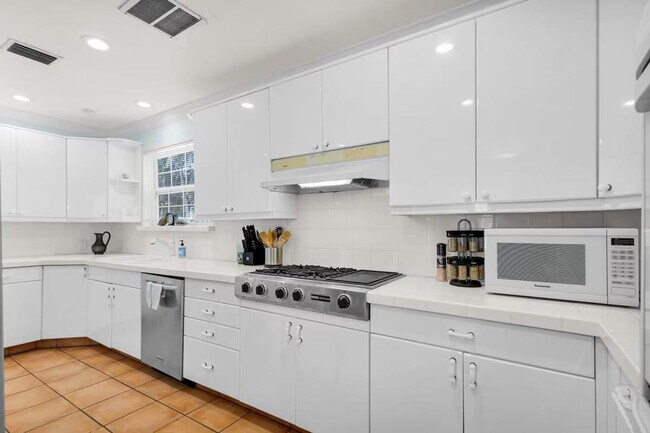 Foto del edificio - 2901 Spruce Ave