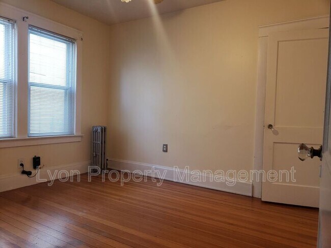 Building Photo - 47 Pleasant St