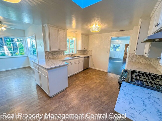 Building Photo - 3 br, 3 bath House - 9630 Carmelita Ave.