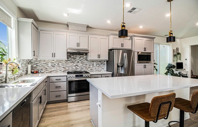 Building Photo - 1502 Sanctuary St