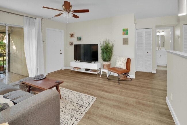 Photo - 6392 Chasewood Dr Apartment