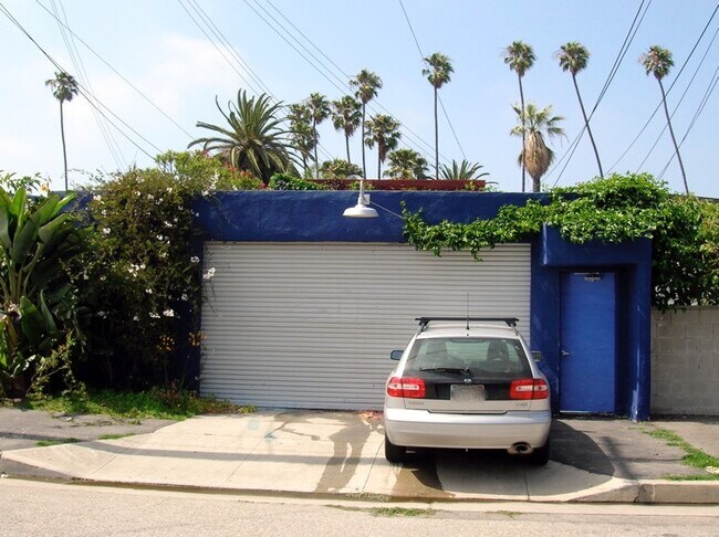 Back - 1 Parking Space - 2601 Abbot Kinney Blvd