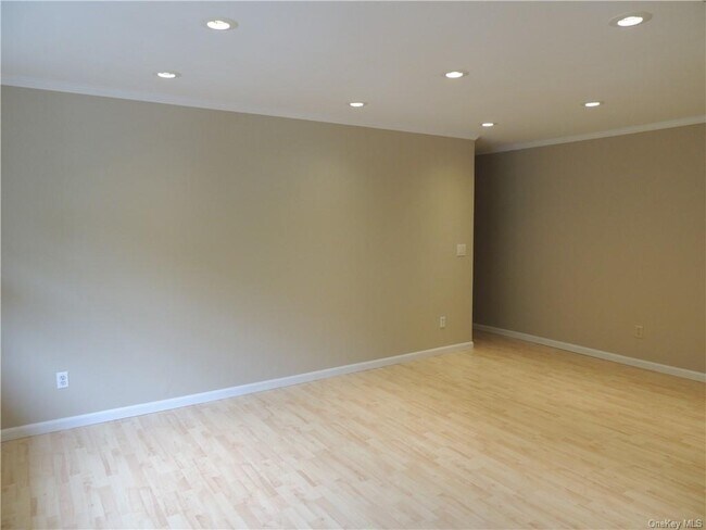 Building Photo - 2910 Barclay Manor