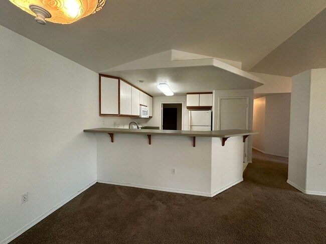 Foto del edificio - Single Level 2 Bedroom / 2 Bathroom Duplex...