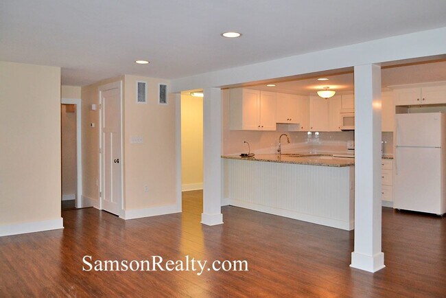 Building Photo - 497 Oaklawn Ave