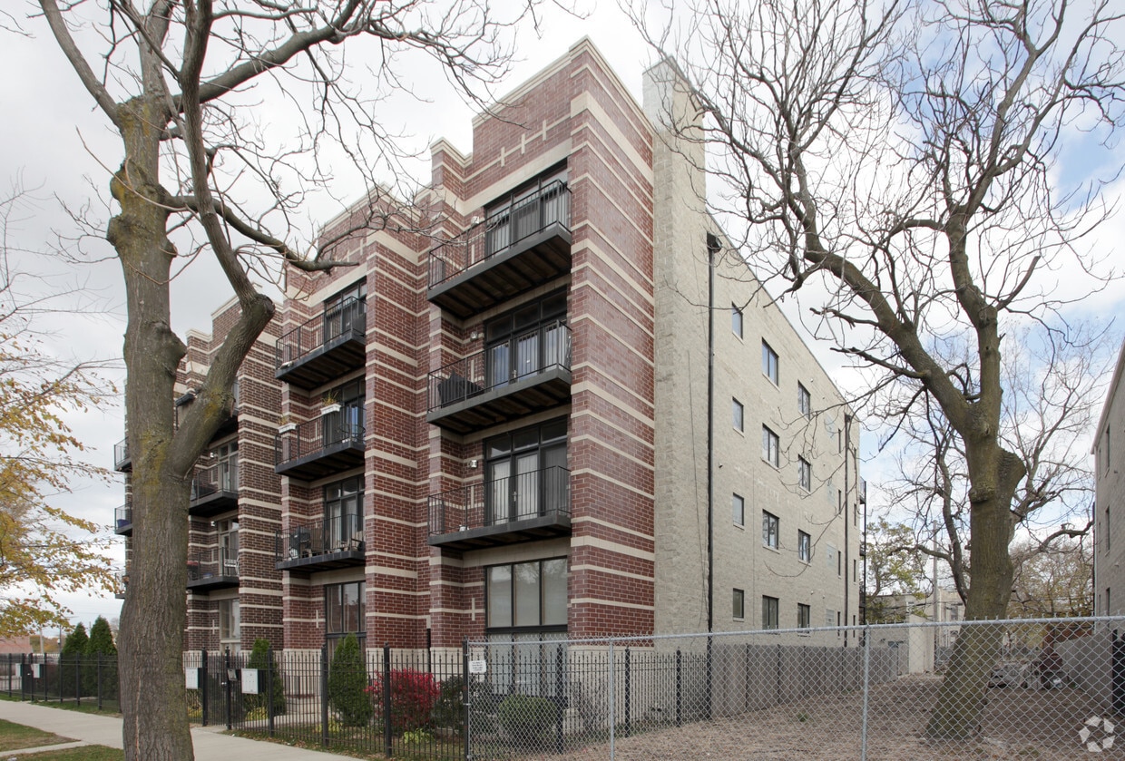 Primary Photo - 3921 S Indiana Ave