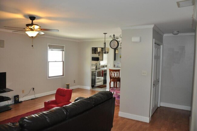 Building Photo - 1613 W Union St