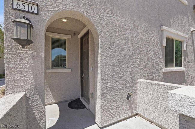 Foto del edificio - 6510 Silver Estates St