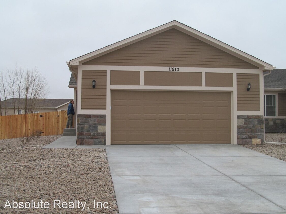3 br, 2 bath House - 11910 Brahman Court