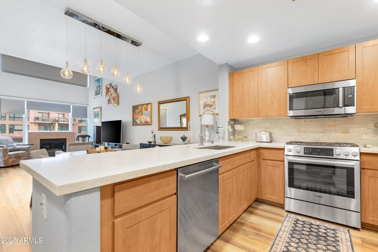 Kitchen - 16 W Encanto Blvd