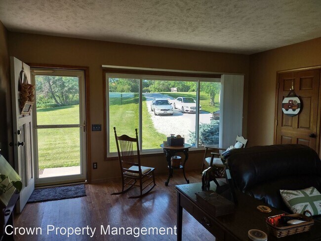 Building Photo - 3 br, 3.5 bath House - 9606 Bennington Rd.