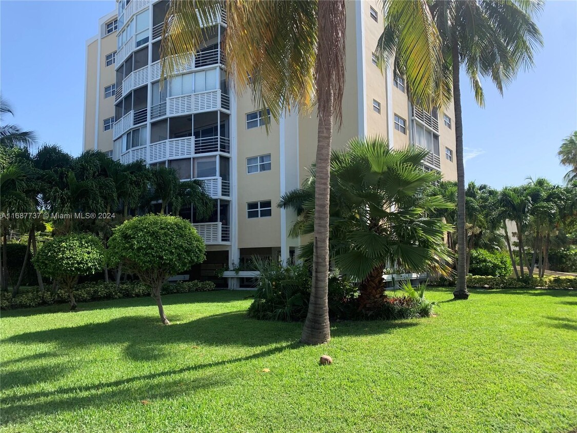 Foto principal - 555 Crandon Blvd