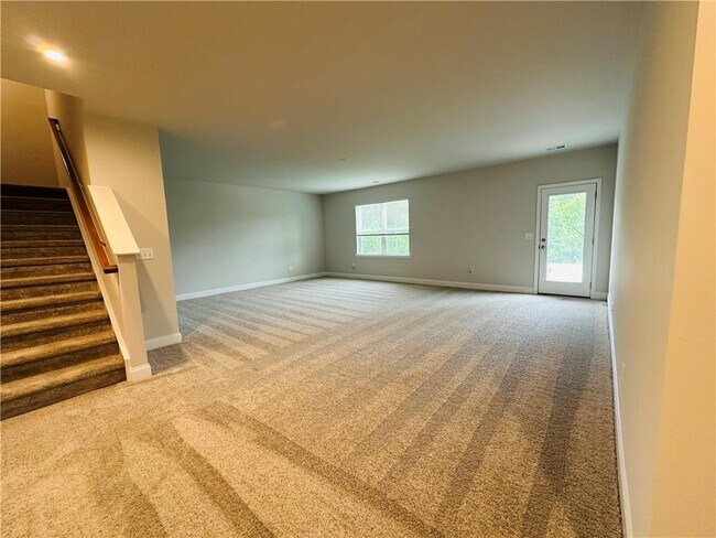 Building Photo - 4800 Sierra Creek Dr NE