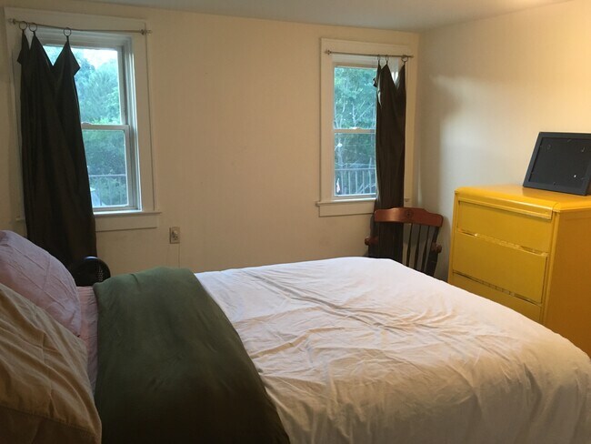 Bedroom - 37 Court St