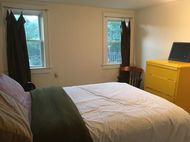 Bedroom - 37 Court St