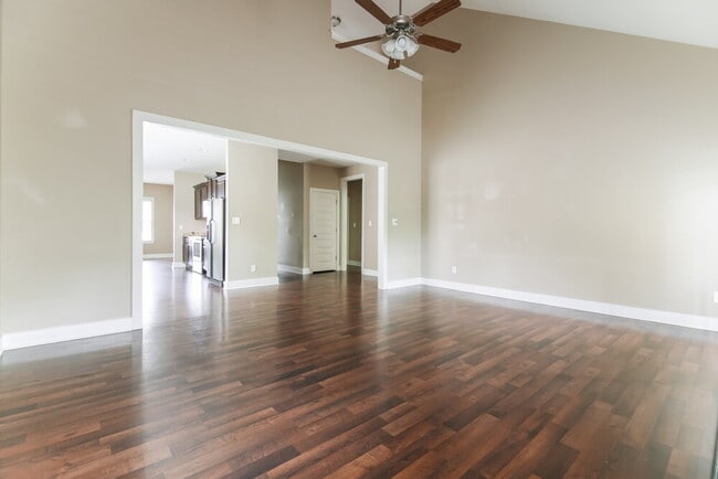 Building Photo - 3016 Watsonia Dr