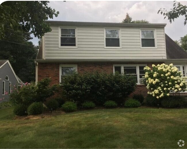 Building Photo - 67 Princeton Pl