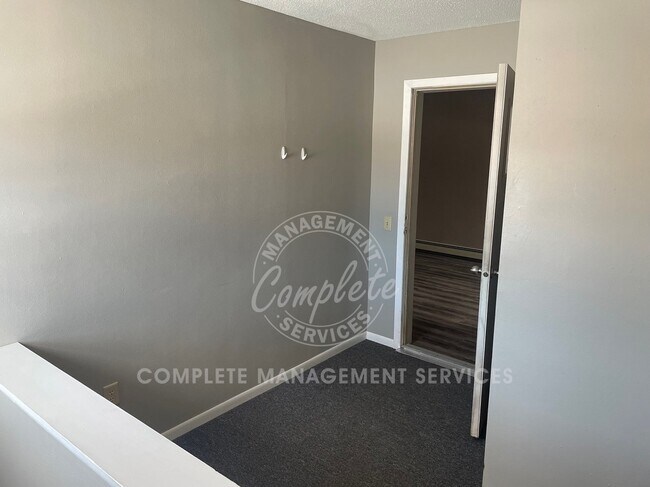 Foto del edificio - 212 W James St