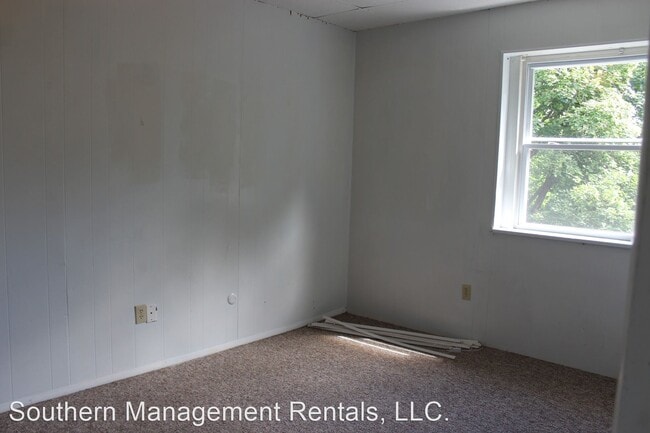 Building Photo - 2 br, 1 bath House - 100 School St Apt J